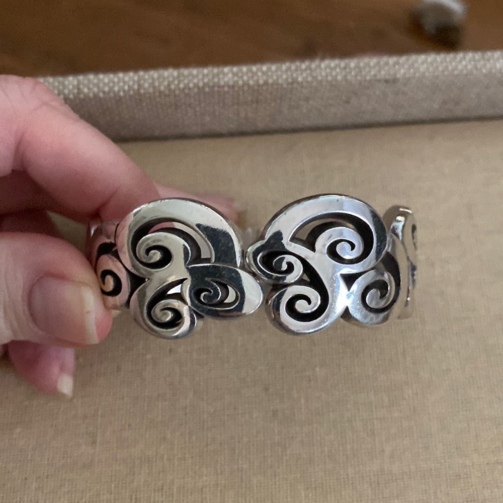Brighton Mingle Mix Hinged
Bangle From the Mingle Mix Collection